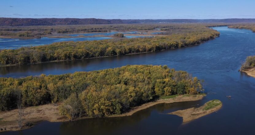 Mississippi River pipeline crossings