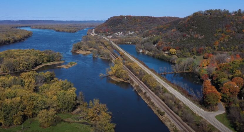 Pipelines over Mississippi River